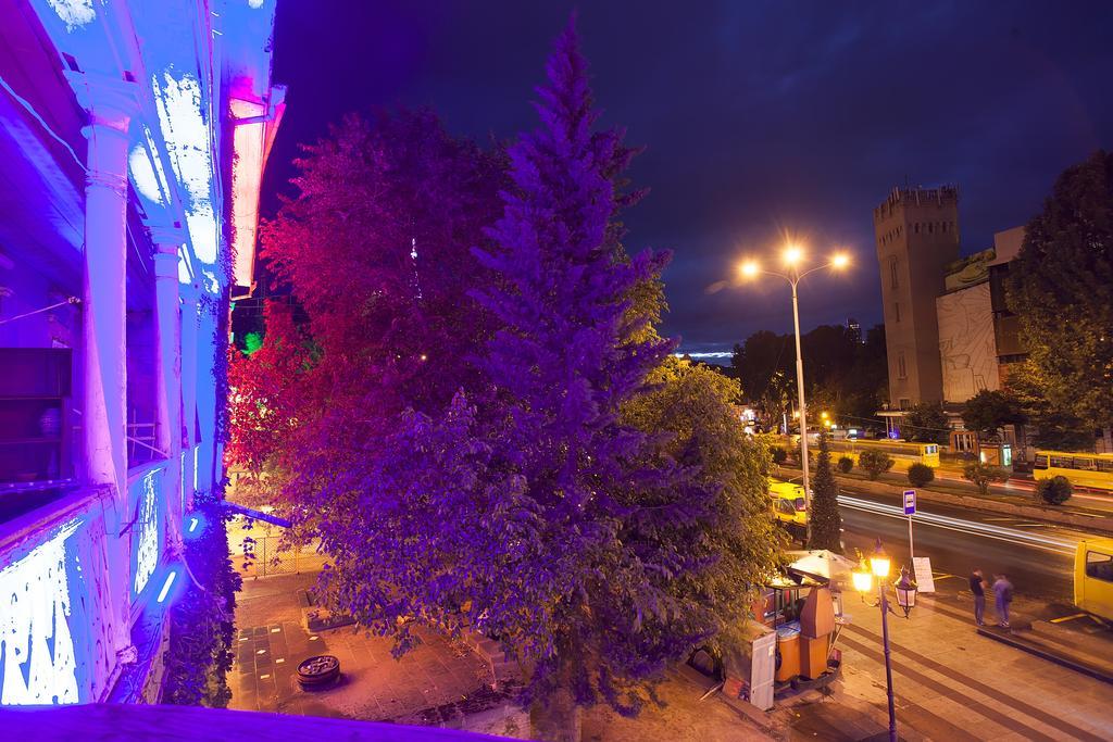 In Old Orbeliani Square *